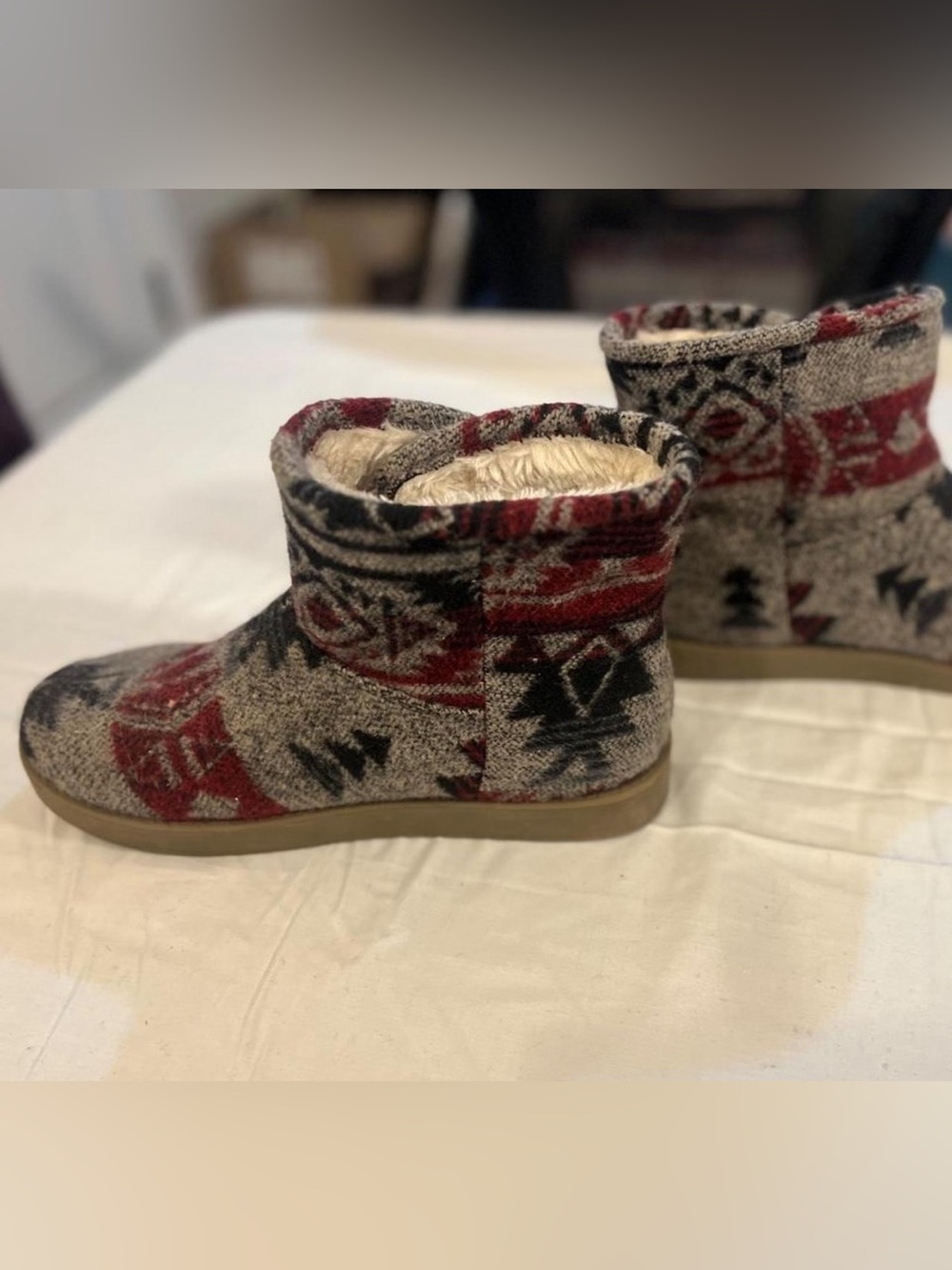 Cozy Patterned Boot - Red & Black & Gray